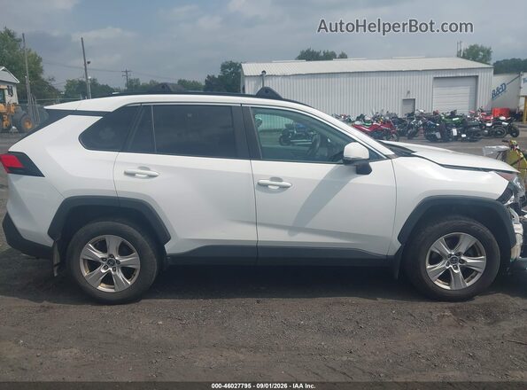2T3P1RFV0MW153109 2021 TOYOTA RAV4 Белый Вид задней части салона