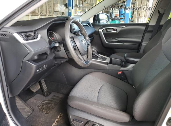 2T3P1RFV3NW250466 2022 TOYOTA RAV4 White Front interior view
