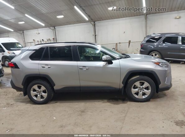 2T3P1RFV5MW148536 2021 TOYOTA RAV4 Silver Вид задньої частини салону