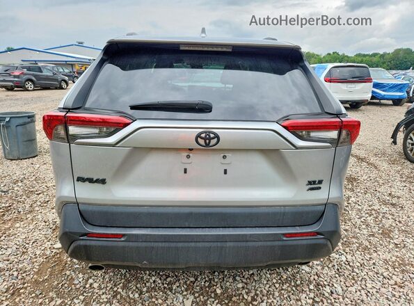 2T3P1RFV7PW343400 2023 TOYOTA RAV4 Серебряный Вид сзади