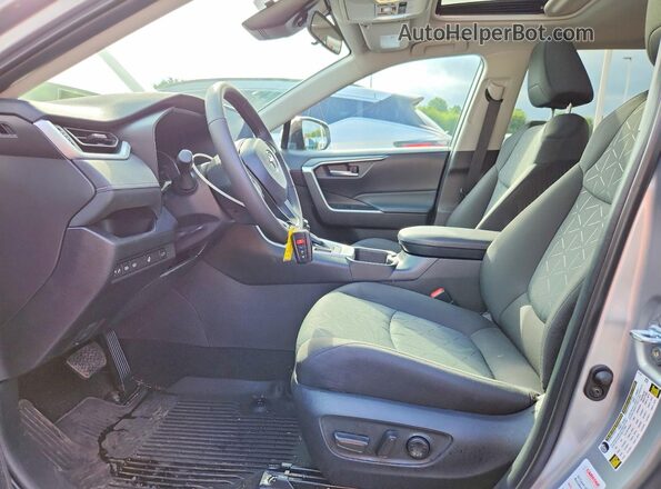 2T3P1RFV8SC580259 2025 TOYOTA RAV4 Серебряный Вид салона спереди