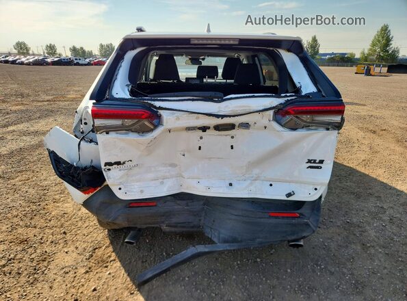 2T3R1RFV0MW156052 2021 TOYOTA RAV4 White Widok z tyłu
