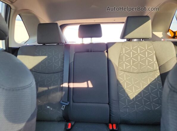 2T3R1RFV0MW156052 2021 TOYOTA RAV4 White Widok tylnych siedzeń