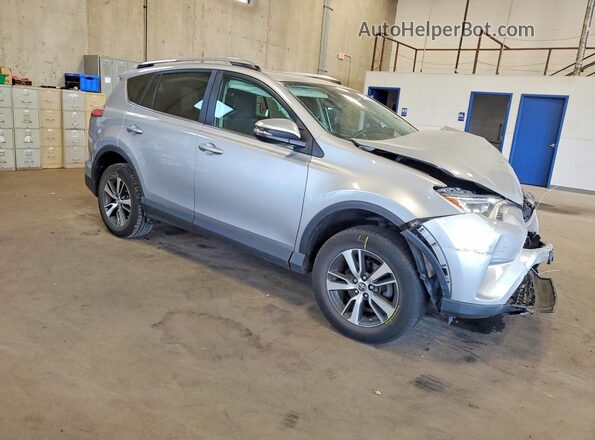 2T3RFREV7HW542377 2017 TOYOTA RAV4 Серебряный Передняя правая четверть