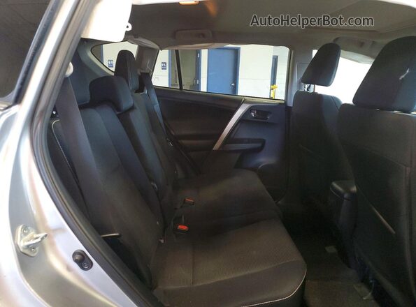 2T3RFREV7HW542377 2017 TOYOTA RAV4 Серебряный Вид задних сидений