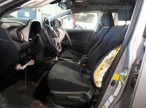2T3RFREV7HW542377 2017 TOYOTA RAV4 Серебряный Вид салона спереди