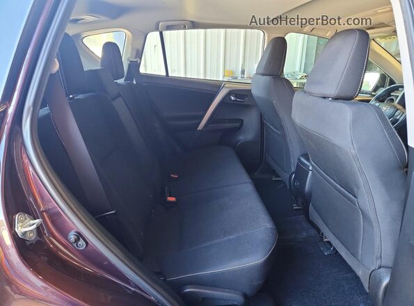 2T3RFREV7JW748126 2018 TOYOTA RAV4 Burgundy Вид задньої частини салону