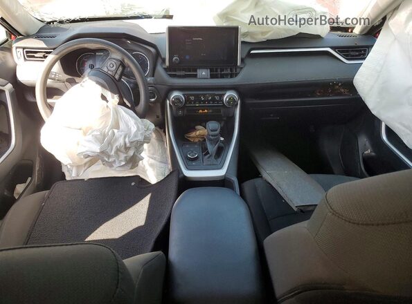 2T3RWRFV1SW258703 2025 TOYOTA RAV4 Красный Вид панели приборов