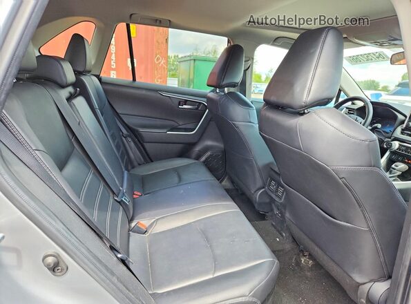 2T3RWRFV5RW249710 2024 TOYOTA RAV4 Silver Вид задньої частини салону