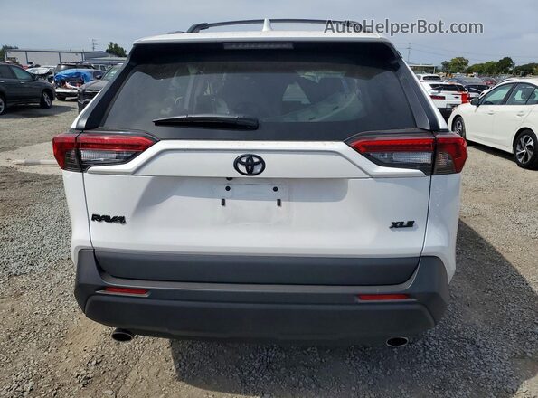 2T3W1RFV3NC206044 2022 TOYOTA RAV4 Белый Вид сзади
