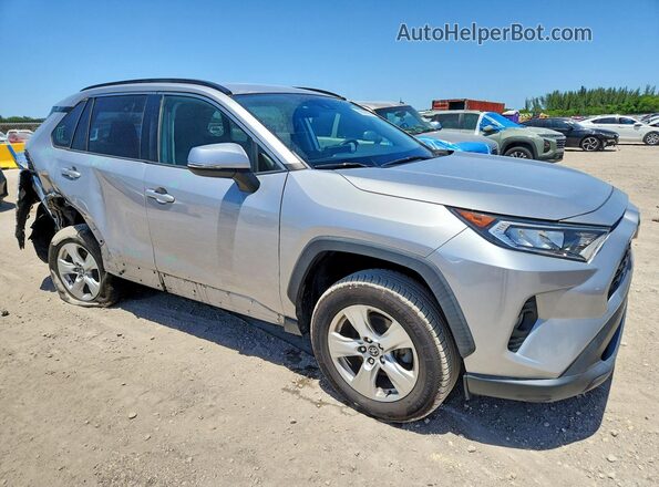 2T3W1RFV4LC068981 2020 TOYOTA RAV4 Серебряный Передняя правая четверть