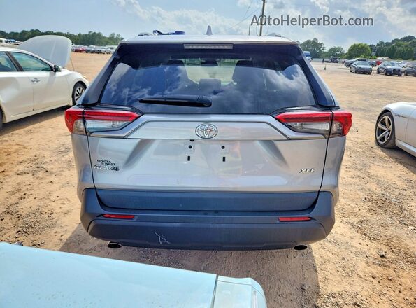 2T3W1RFV4NW215673 2022 TOYOTA RAV4 Silver Rear view