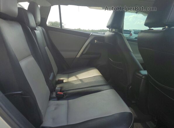 2T3WFREV3GW278673 2016 TOYOTA RAV4 Silver Widok wnętrza z tyłu