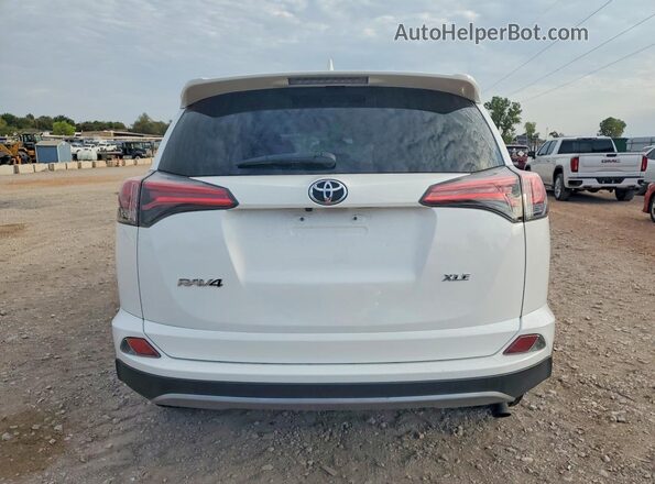 2T3WFREVXJW482426 2018 TOYOTA RAV4 White Widok z tyłu
