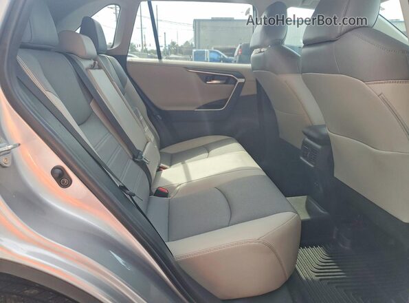 2T3Y1RFV4PC231594 2023 TOYOTA RAV4 Silver Rear interior view