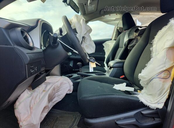 2T3ZFREV0GW263724 2016 TOYOTA RAV4 Красный Вид салона спереди