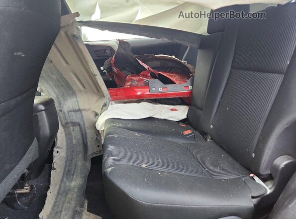 2T3ZFREV0GW263724 2016 TOYOTA RAV4 Красный Вид задней части салона
