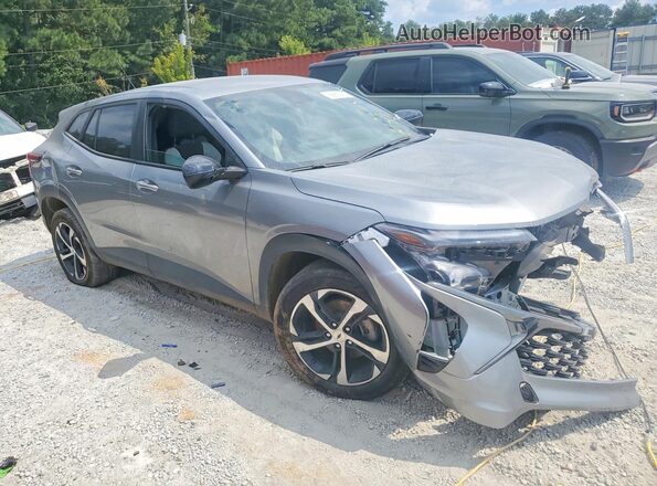 KL77LGE21RC217168 2024 CHEVROLET TRAX Gray Front view