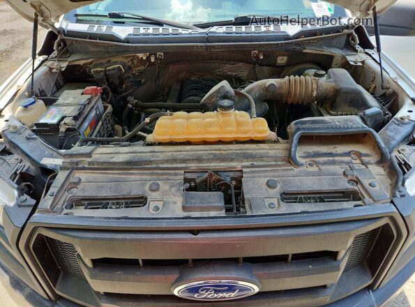 1FTEW1CF1HKD01225 2017 FORD F150 White Widok komory silnika