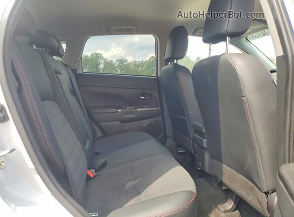 JA4ARUAUXSU007238 2025 MITSUBISHI OUTLANDER White Widok komory silnika