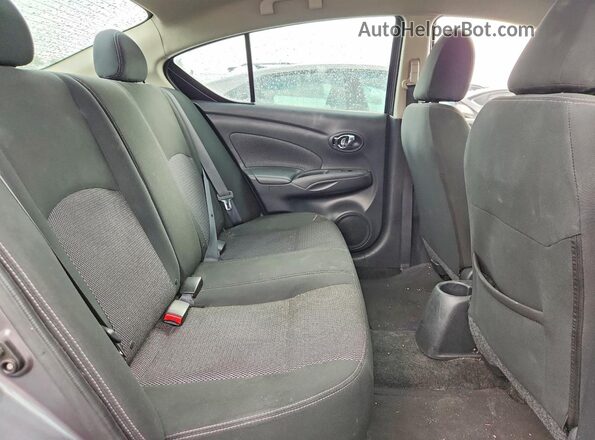 3N1CN7AP7JL814110 2018 NISSAN VERSA Gray Vista interior trasera