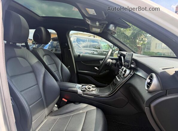 WDC0G4JB5HV006176 2017 MERCEDES-BENZ GLC-CLASS White Front interior view
