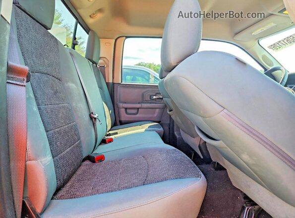 1C6RR7GG7KS717504 2019 RAM 1500 Burgundy Вид задньої частини салону
