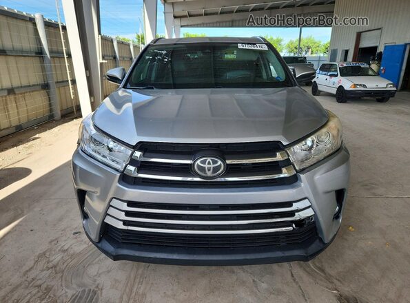 5TDKZRFH8HS516910 2017 TOYOTA HIGHLANDER Серебряный Вид сзади