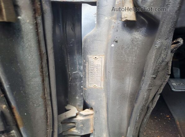 338375M322516 1965 OLDSMOBILE CUTLASS Серебряный Вид подкапотного пространства