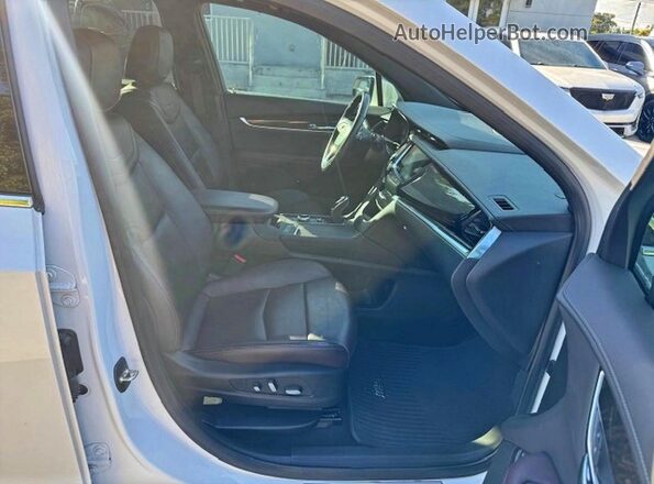 1GYKPCRSXMZ230618 2021 CADILLAC XT6 White Вид панелі приладів