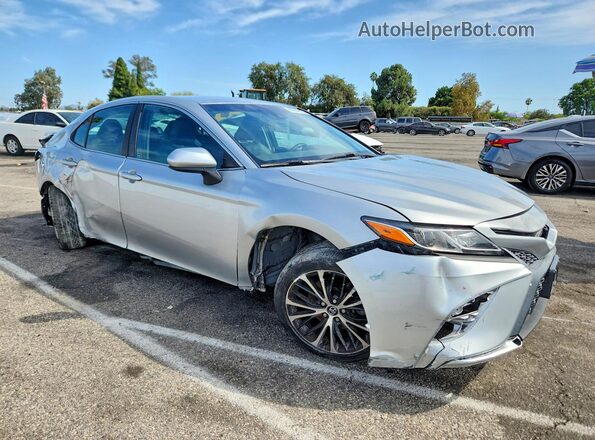 4T1B11HK9JU598306 2018 TOYOTA CAMRY Silver Front view