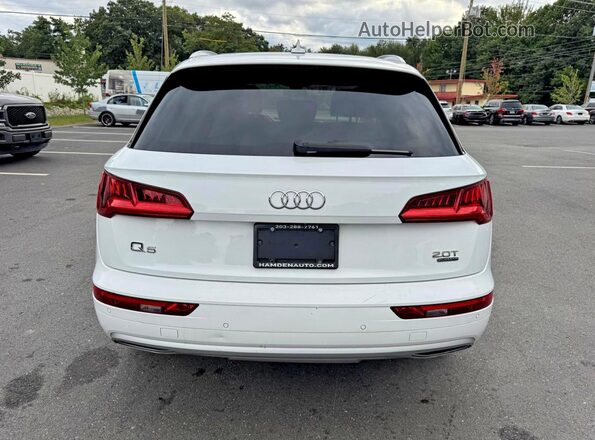 WA1BNAFY5J2150960 2018 AUDI Q5 White Front interior view
