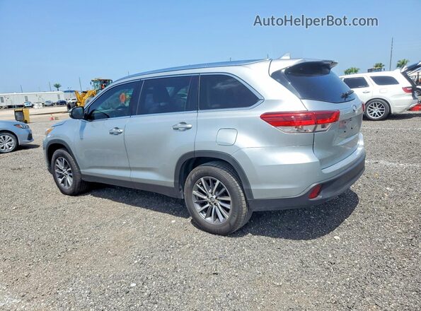 5TDKZRFH6KS352564 2019 TOYOTA HIGHLANDER Silver Tył prawy