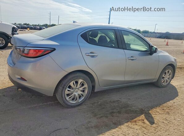 3MYDLBYV0KY527213 2019 TOYOTA YARIS Gray Передня права чверть