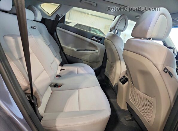KM8J3CA20JU633259 2018 HYUNDAI TUCSON Gray Vista interior trasera