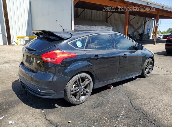 1FADP3L90GL379685 2016 FORD FOCUS Черный Передняя правая четверть