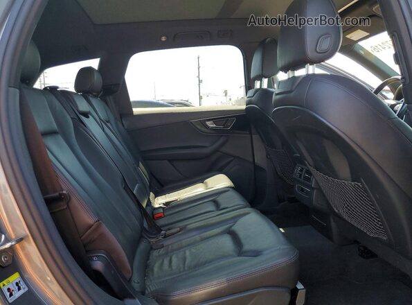 WA1AAAF77HD031773 2017 AUDI Q7 Gray Vista del compartimento del motor
