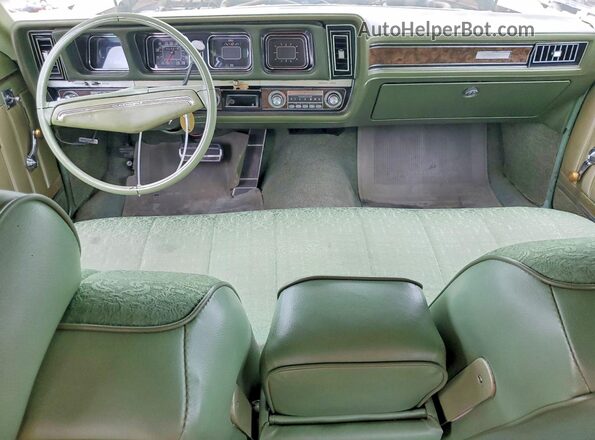 364399C111982 1969 OLDSMOBILE UK Зеленый Вид панели приборов