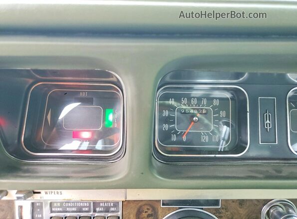 364399C111982 1969 OLDSMOBILE UK Зеленый Вид щитка приборов