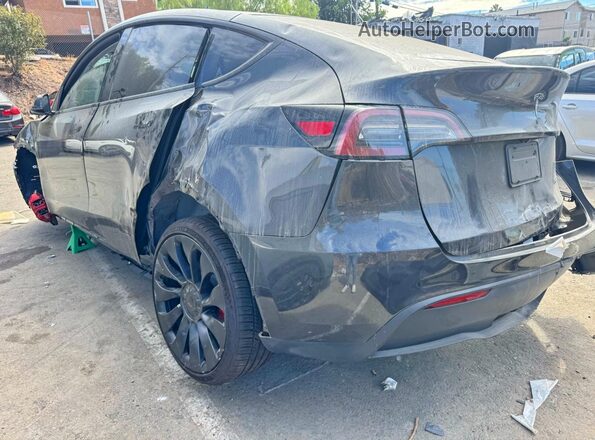7SAYGDEF6RF022203 2024 TESLA MODEL Y Серый Передняя правая четверть