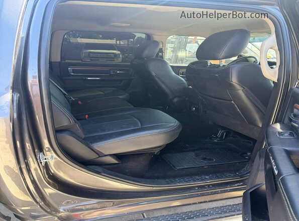 3C63R3JL1JG140737 2018 RAM 3500 Black Вид салону спереду