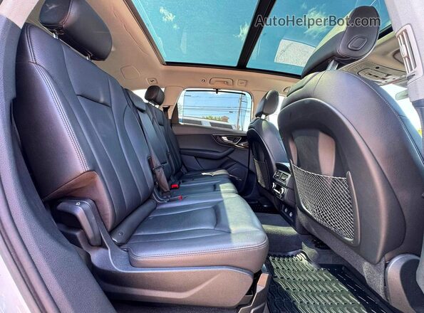 WA1VAAF76JD013370 2018 AUDI Q7 White უკანა ხედი