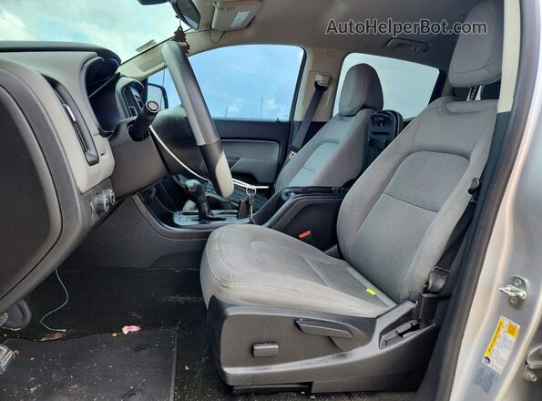 1GCGTBEN8H1211099 2017 CHEVROLET COLORADO Серебряный Вид панели приборов