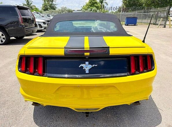 1FATP8EM1H5236809 2017 FORD MUSTANG Yellow Front interior view