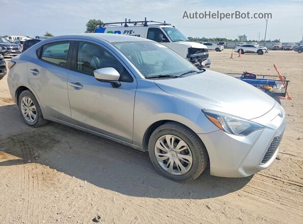 3MYDLBYV0KY527213 2019 TOYOTA YARIS Gray Вид спереду