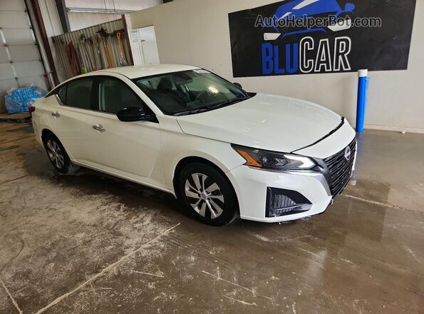 1N4BL4BV8RN436701 2024 NISSAN ALTIMA White Widok z przodu