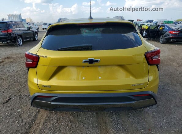 KL77LKE26RC004476 2024 CHEVROLET TRAX Желтый Вид салона спереди