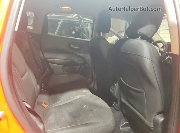 3C4NJCAB5KT685851 2019 JEEP COMPASS Оранжевый Вид задней части салона
