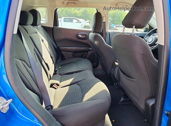 3C4NJCAB5LT247882 2020 JEEP COMPASS Blue Widok tylnych siedzeń