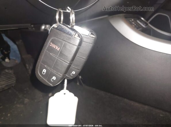 3C4NJCAB9JT405606 2018 JEEP COMPASS Серебряный Вид панели приборов